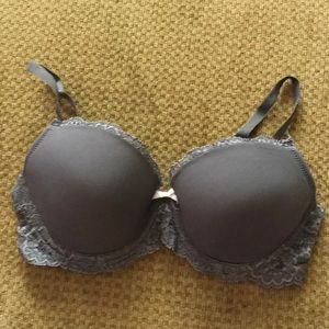 Victoria’s Secret grey bra